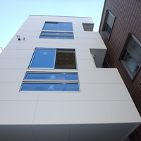 『街中の狭小変形敷地いっぱいに建てる重量鉄骨3階建て』ライブ見学会、やってます!