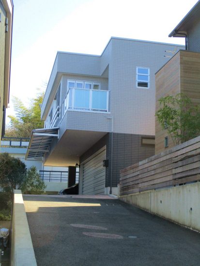 静岡市清水区村松　３台駐車可能なインナーガレージ住宅