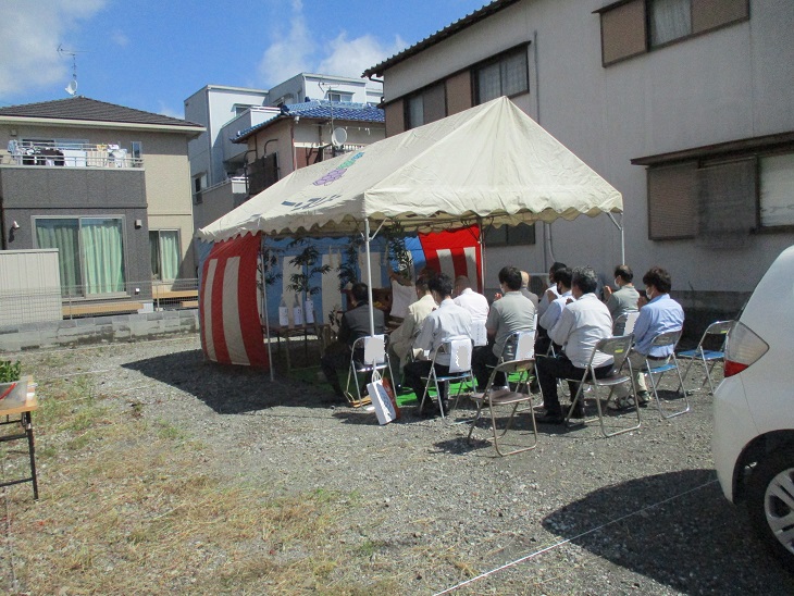 建築吉日 成 に地鎮祭が行われています 静岡市駿河区 清水区 静岡の重量鉄骨住宅 注文住宅ならアイディースリーの池田建設 地震に強い住宅 津波対策住宅 ３階建狭小住宅