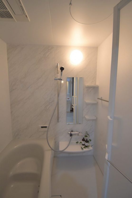 鉄骨造住宅新築浴室の写真